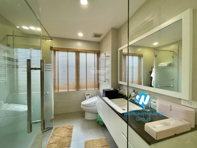 Beautiful 4 bedrooms villa for rent in Vinhome Riverside near BIS international school